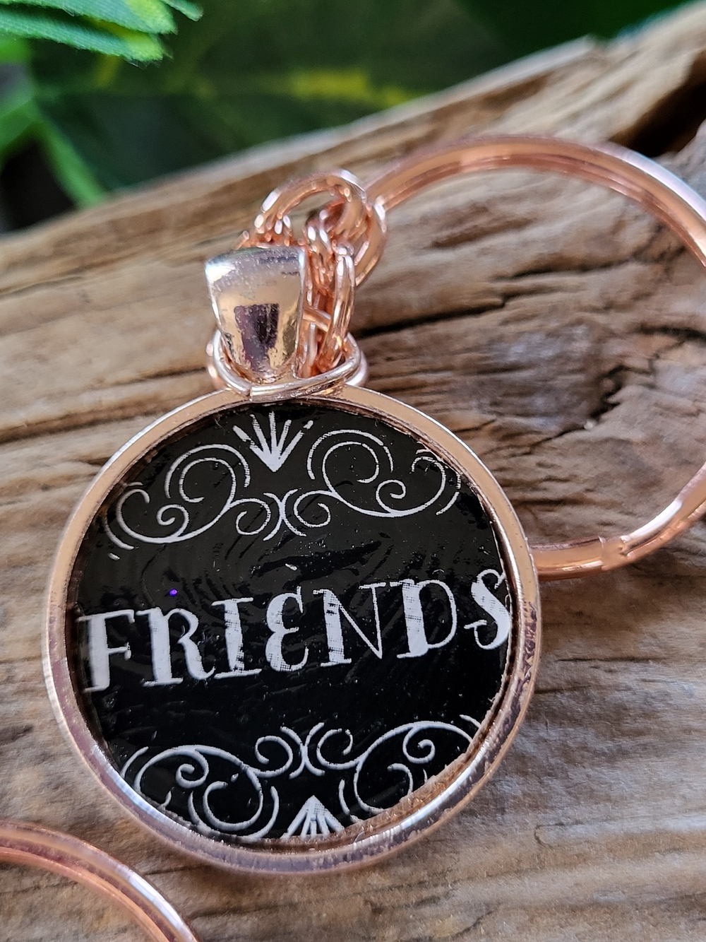 Rose Gold 'Friends' Round Keychain